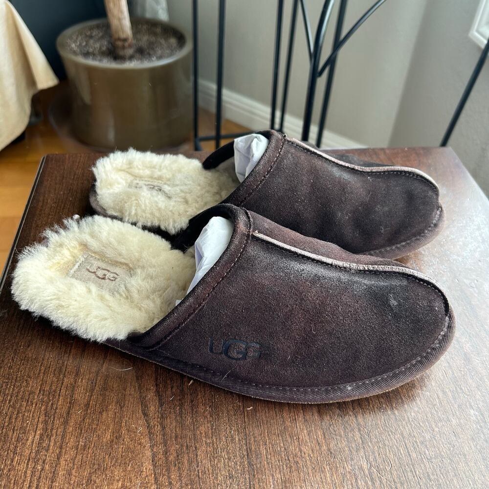 Ugg Scuff Logo Men Size 11 Slipper Brown Dark Chocolate well worn slip on